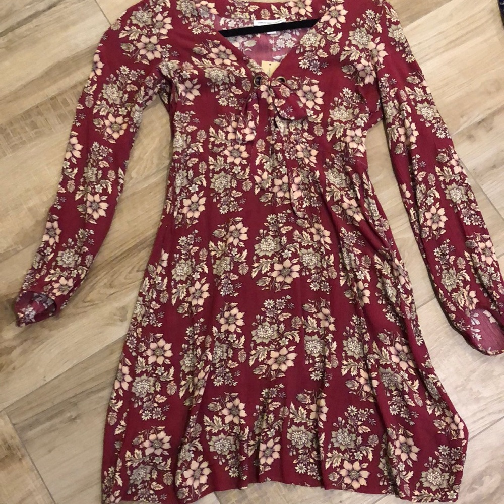 Never been worn cute dress with tie!